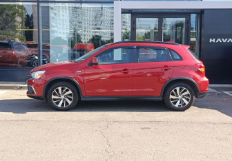 Подержанный автомобиль Mitsubishi ASX 2018 года (8 фото)