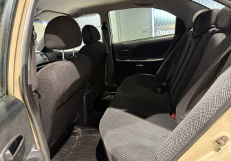 Подержанный автомобиль Hyundai Sonata 2004 года (6 фото)