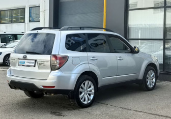 Подержанный автомобиль Subaru Forester Suv 2011 года (5 фото)