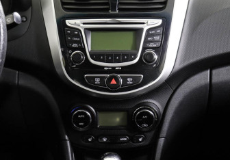 Подержанный автомобиль Hyundai Solaris Sedan 2012 года (8 фото)