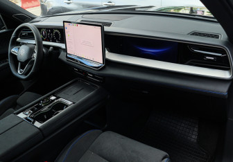 Подержанный автомобиль Volkswagen Teramont 2025 года (7 фото)