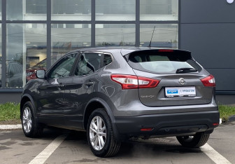 Подержанный автомобиль Nissan Qashqai 2016 года (7 фото)