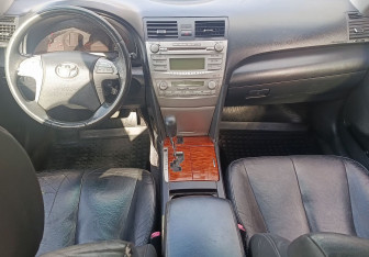 Подержанный автомобиль Toyota Camry Sedan 2011 года (10 фото)