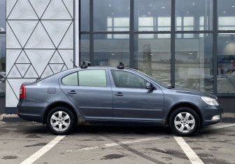 Подержанный автомобиль Skoda Octavia Liftback 2010 года (4 фото)
