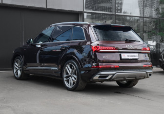 Подержанный автомобиль Audi Q7 2020 года (6 фото)