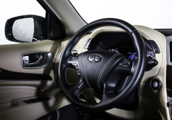 Подержанный автомобиль Infiniti QX60 2017 года (14 фото)