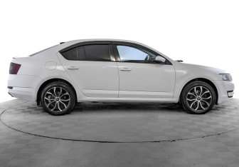 Подержанный автомобиль Skoda Octavia Liftback 2016 года (4 фото)