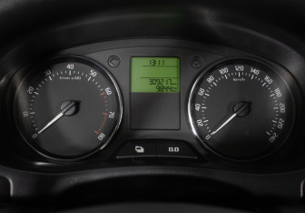 Подержанный автомобиль Skoda Fabia Hatchback 2012 года (12 фото)