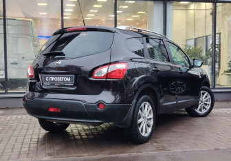 Подержанный автомобиль Nissan Qashqai+2 2011 года (8 фото)