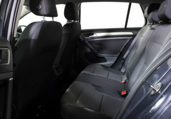 Подержанный автомобиль Volkswagen Golf Hatchback 2015 года (11 фото)