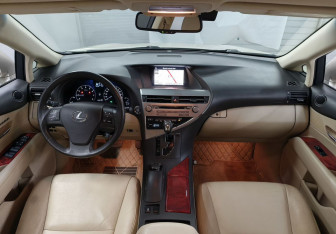 Подержанный автомобиль Lexus RX 2011 года (13 фото)