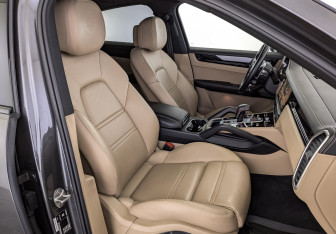 Подержанный автомобиль Porsche Cayenne 2021 года (24 фото)