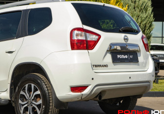 Подержанный автомобиль Nissan Terrano 2015 года (18 фото)