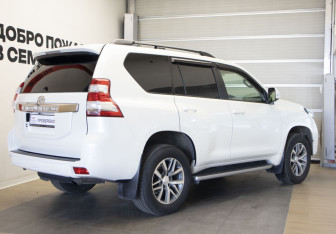 Подержанный автомобиль Toyota Land Cruiser Prado 2016 года (4 фото)