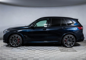 Подержанный автомобиль BMW X5 M 2021 года (8 фото)