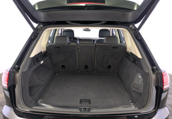 Подержанный автомобиль Volkswagen Touareg 2018 года (10 фото)