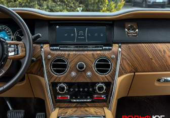 Подержанный автомобиль Rolls-Royce Cullinan 2019 года (15 фото)