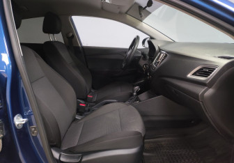 Подержанный автомобиль Hyundai Solaris Sedan 2021 года (10 фото)