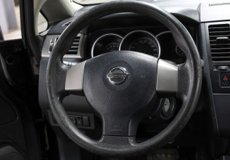 Подержанный автомобиль Nissan Tiida Sedan 2011 года (17 фото)