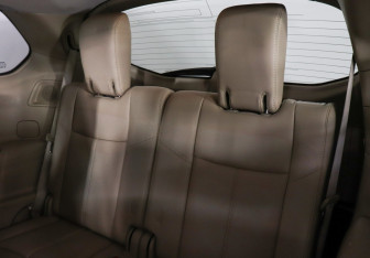 Подержанный автомобиль Nissan Pathfinder 2014 года (8 фото)