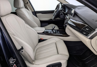 Подержанный автомобиль BMW X5 2017 года (24 фото)