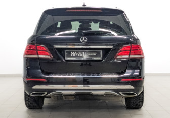 Подержанный автомобиль Mercedes-Benz GLE 2016 года (6 фото)