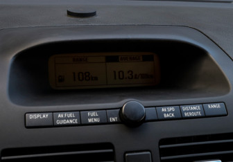 Подержанный автомобиль Toyota Avensis Sedan 2004 года (17 фото)