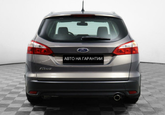 Подержанный автомобиль Ford Focus Wagon 2013 года (6 фото)