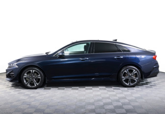 Подержанный автомобиль Kia K5 2021 года (8 фото)
