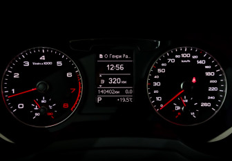 Подержанный автомобиль Audi Q3 2015 года (13 фото)