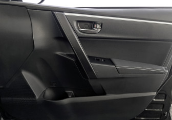 Подержанный автомобиль Toyota Corolla Sedan 2018 года (25 фото)