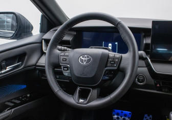 Подержанный автомобиль Toyota Camry Sedan 2025 года (15 фото)