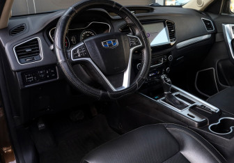 Подержанный автомобиль Geely Emgrand X7 2019 года (14 фото)