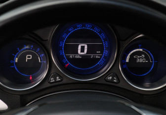 Подержанный автомобиль Citroen C4 Sedan 2014 года (16 фото)