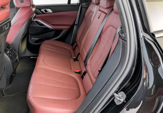 Подержанный автомобиль BMW X6 2021 года (12 фото)