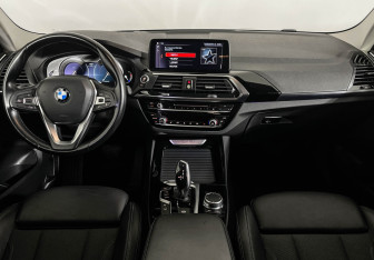 Подержанный автомобиль BMW X3 2018 года (12 фото)