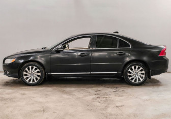 Подержанный автомобиль Volvo S80 2011 года (8 фото)