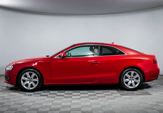 Подержанный автомобиль Audi A5 Coupe 2009 года (8 фото)