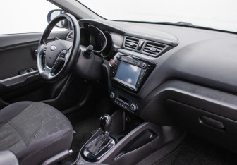 Подержанный автомобиль Kia Rio Sedan 2016 года (10 фото)