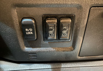 Подержанный автомобиль Mitsubishi Pajero 2014 года (16 фото)