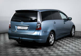Подержанный автомобиль Mitsubishi Grandis 2008 года (5 фото)