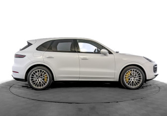Подержанный автомобиль Porsche Cayenne 2020 года (4 фото)