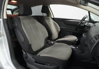 Подержанный автомобиль Citroen C4 Hatchback 2008 года (11 фото)