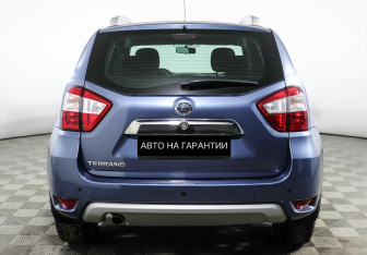 Подержанный автомобиль Nissan Terrano 2016 года (4 фото)