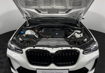 Подержанный автомобиль BMW X3 2023 года (10 фото)
