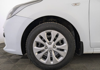 Подержанный автомобиль Kia Rio Sedan 2019 года (12 фото)