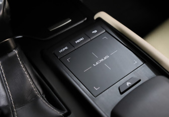Подержанный автомобиль Lexus ES 2018 года (19 фото)