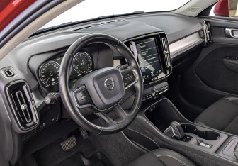 Подержанный автомобиль Volvo XC40 2019 года (15 фото)