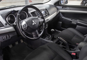 Подержанный автомобиль Mitsubishi Lancer Sedan 2014 года (16 фото)