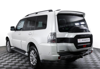 Подержанный автомобиль Mitsubishi Pajero 2015 года (7 фото)